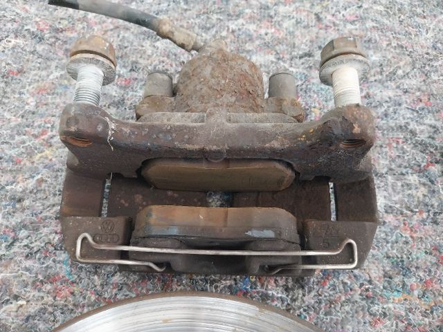 bontott AUDI TT Első Pár Fék Szett (Nyereg, Tárcsa, Betét)