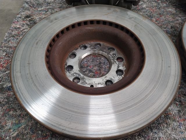 bontott AUDI TT Első Pár Fék Szett (Nyereg, Tárcsa, Betét)