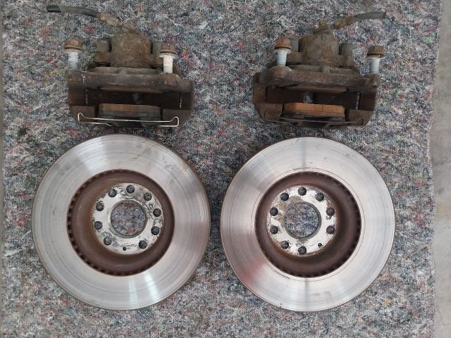 bontott AUDI TT Első Pár Fék Szett (Nyereg, Tárcsa, Betét)