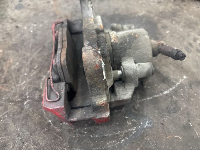 bontott AUDI TT Jobb első Féknyereg Munkahengerrel