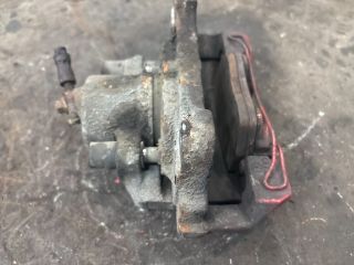 bontott AUDI TT Jobb első Féknyereg Munkahengerrel