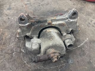 bontott AUDI TT Jobb első Féknyereg Munkahengerrel