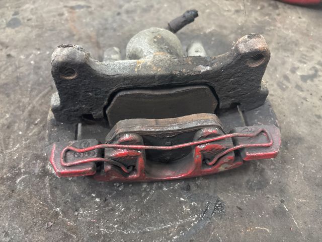 bontott AUDI TT Jobb első Féknyereg Munkahengerrel