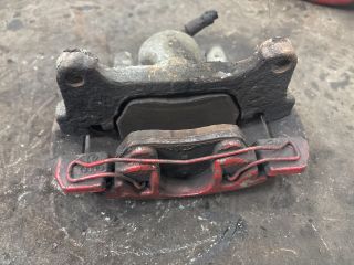 bontott AUDI TT Jobb első Féknyereg Munkahengerrel