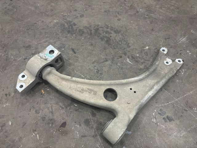 bontott AUDI TT Jobb első Lengőkar