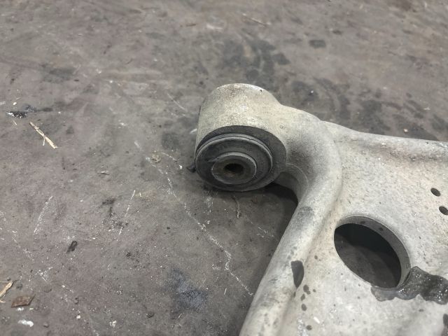 bontott AUDI TT Jobb első Lengőkar