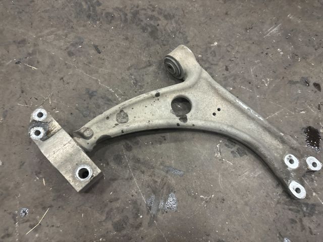 bontott AUDI TT Jobb első Lengőkar