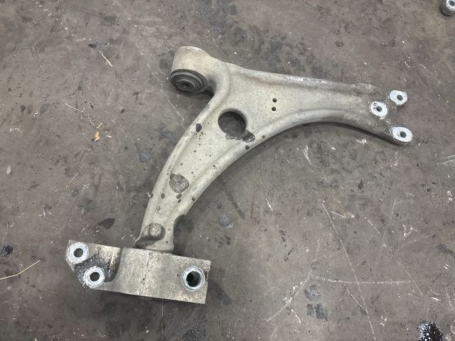 bontott AUDI TT Jobb első Lengőkar