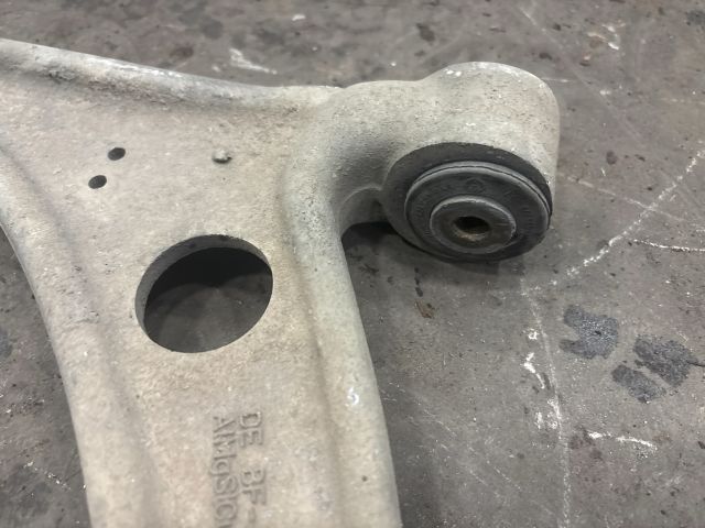 bontott AUDI TT Jobb első Lengőkar