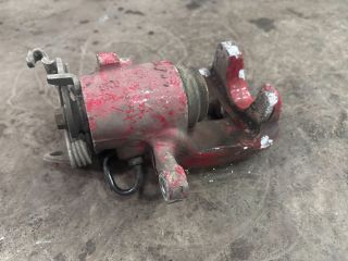 bontott AUDI TT Jobb hátsó Féknyereg Munkahengerrel