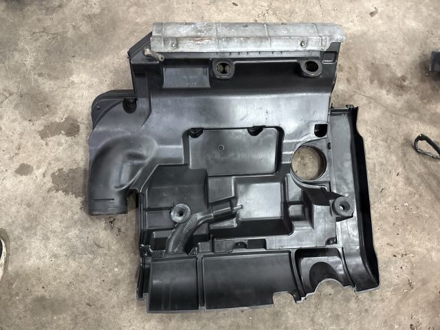 bontott AUDI TT Légszűrő Ház