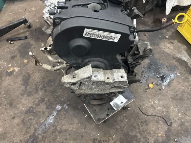 bontott AUDI TT Motor (Fűzött blokk hengerfejjel)