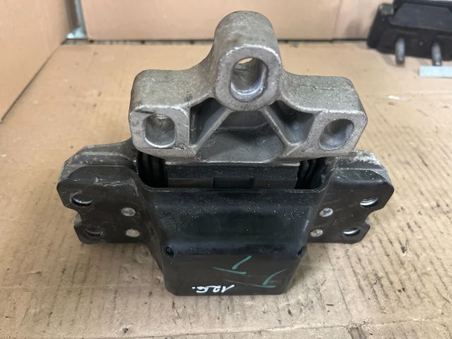 bontott AUDI TT Motor Tartó Bak Bal