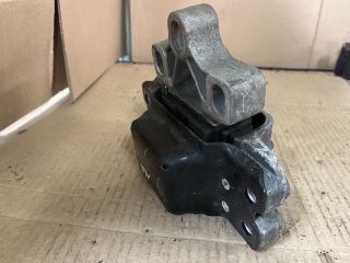 bontott AUDI TT Motor Tartó Bak Bal
