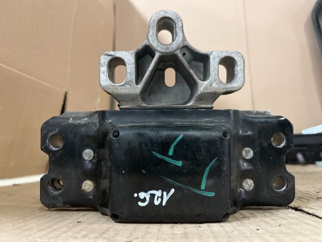 bontott AUDI TT Motor Tartó Bak Bal