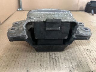 bontott AUDI TT Motor Tartó Bak Bal