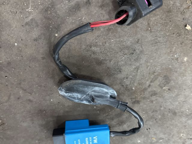 bontott AUDI TT Üzemanyag Szivattyú Relé