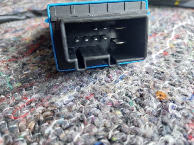 bontott AUDI TT Üzemanyag Szivattyú Relé