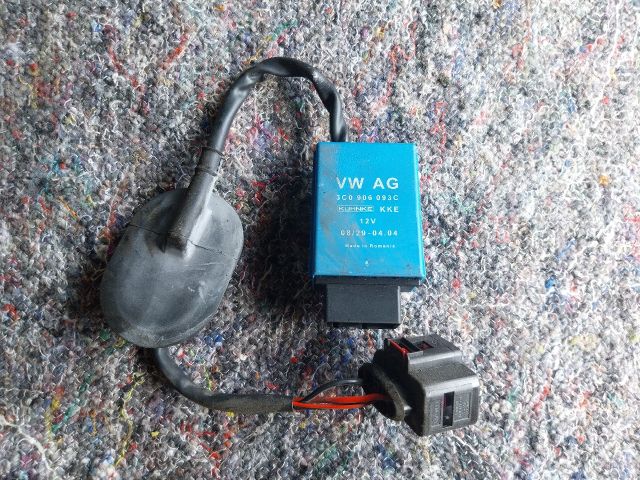 bontott AUDI TT Üzemanyag Szivattyú Relé