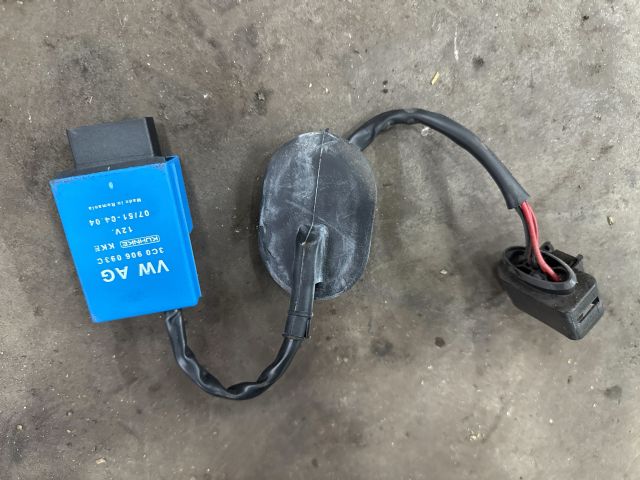 bontott AUDI TT Üzemanyag Szivattyú Relé