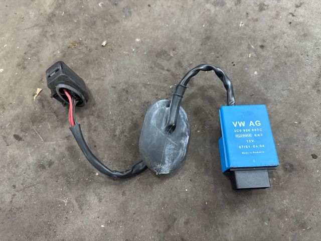 bontott AUDI TT Üzemanyag Szivattyú Relé