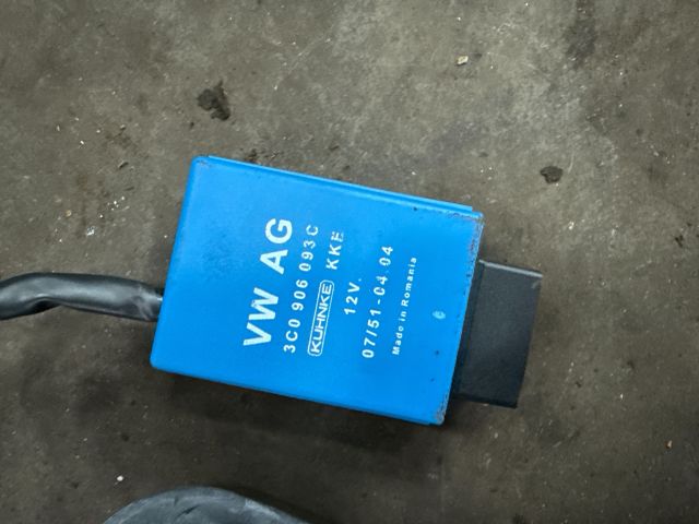 bontott AUDI TT Üzemanyag Szivattyú Relé