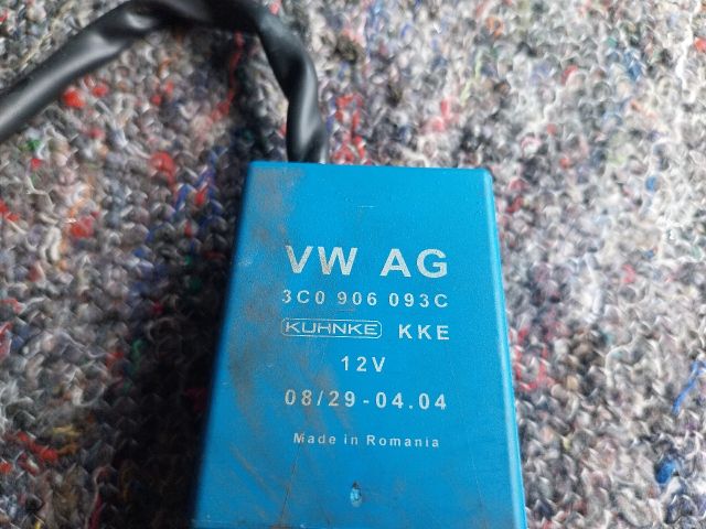 bontott AUDI TT Üzemanyag Szivattyú Relé