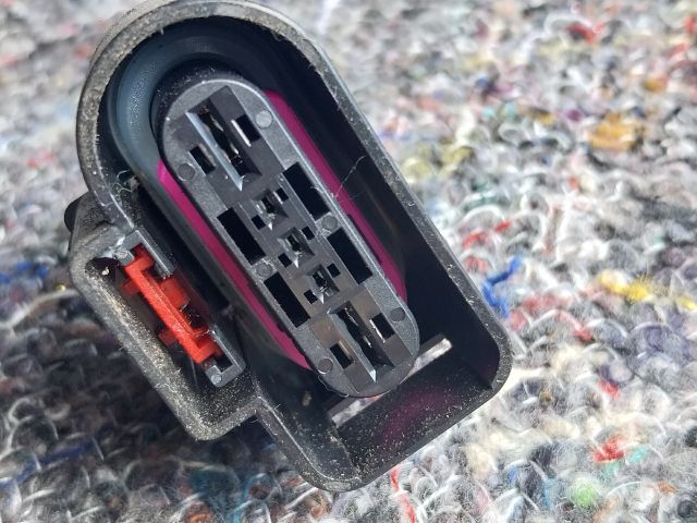 bontott AUDI TT Üzemanyag Szivattyú Relé