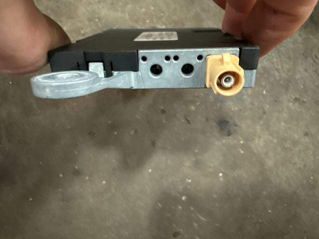 bontott AUDI TT Antenna Erősítő