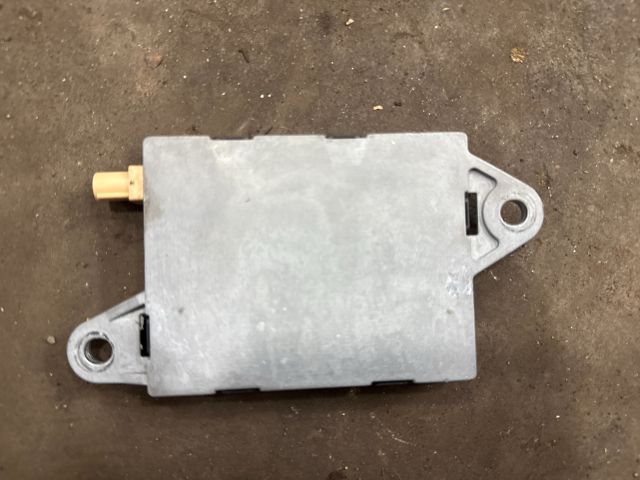 bontott AUDI TT Antenna Erősítő