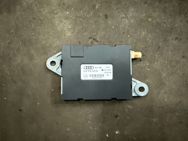 bontott AUDI TT Antenna Erősítő