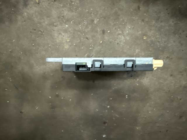 bontott AUDI TT Antenna Erősítő