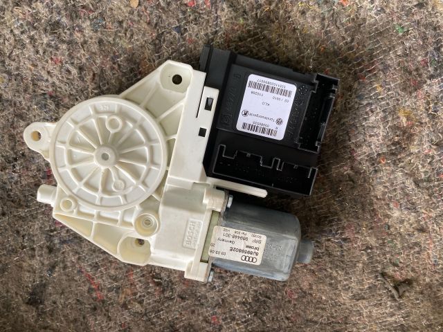 bontott AUDI TT Bal első Ablakemelő Motor