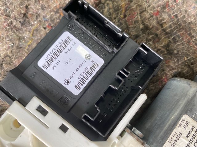 bontott AUDI TT Bal első Ablakemelő Motor