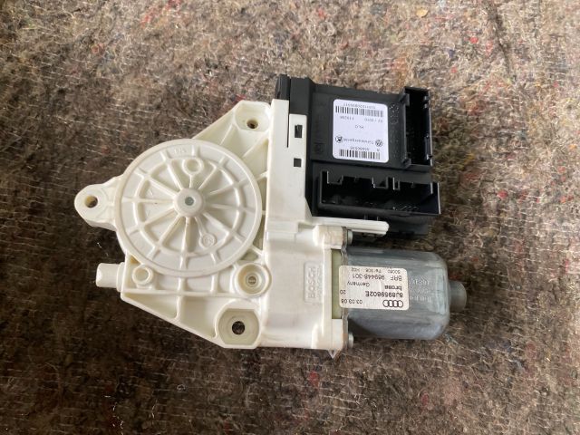 bontott AUDI TT Bal első Ablakemelő Motor