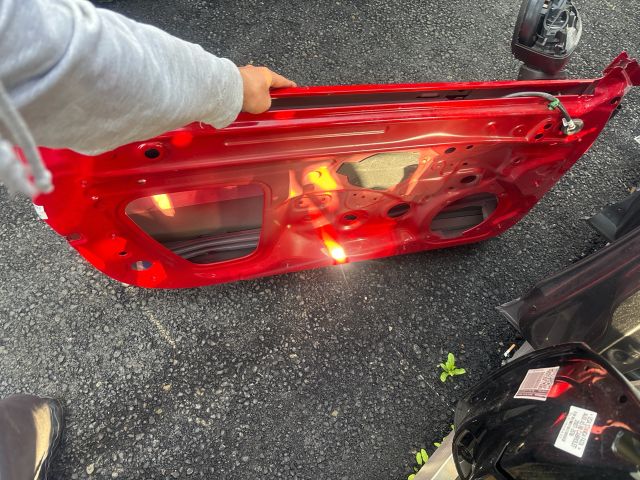 bontott AUDI TT Bal első Ajtó (Üres lemez)