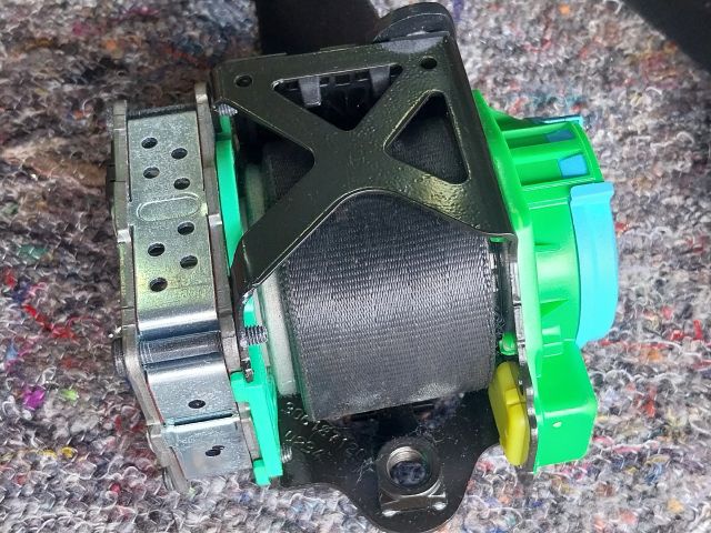 bontott AUDI TT Bal első Biztonsági Öv