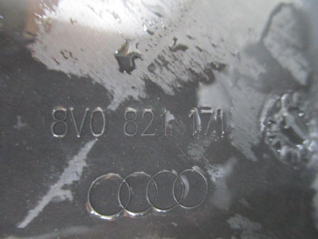 bontott AUDI TT Bal első Dobbetét (Kerékjárati, Műanyag)