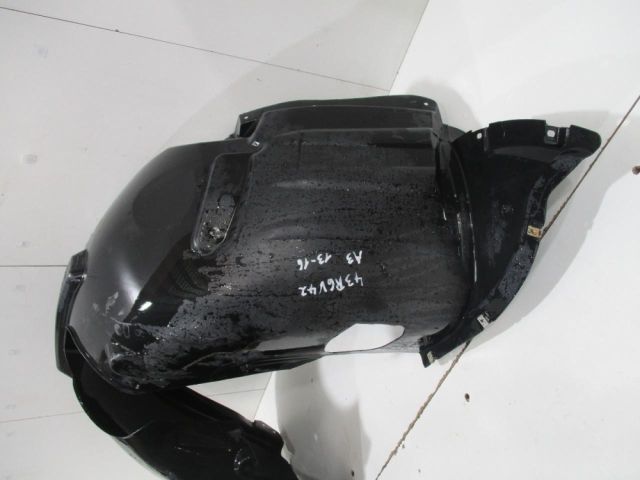 bontott AUDI TT Bal első Dobbetét (Kerékjárati, Műanyag)