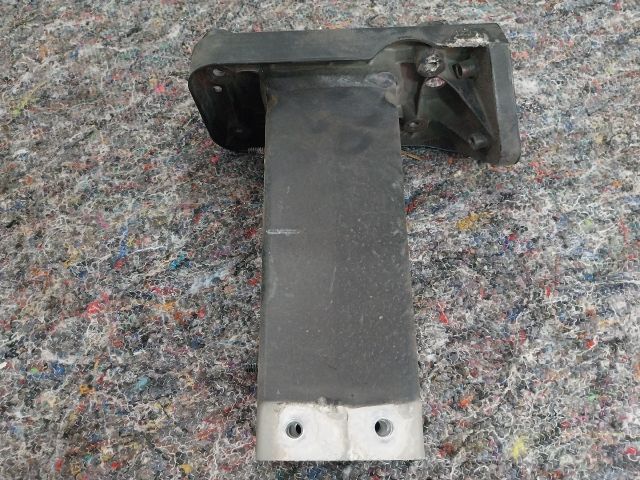 bontott AUDI TT Bal első Lökhárító Merevítő Tartó (Fém)