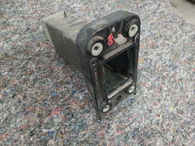 bontott AUDI TT Bal első Lökhárító Merevítő Tartó (Fém)