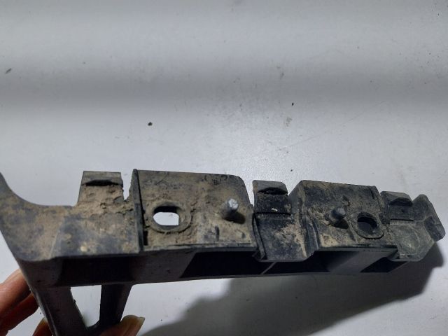 bontott AUDI TT Bal első Lökhárító Tartó (Műanyag)