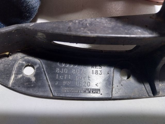 bontott AUDI TT Bal első Lökhárító Tartó (Műanyag)