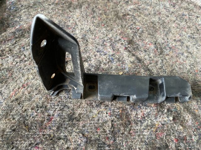 bontott AUDI TT Bal első Lökhárító Tartó (Műanyag)