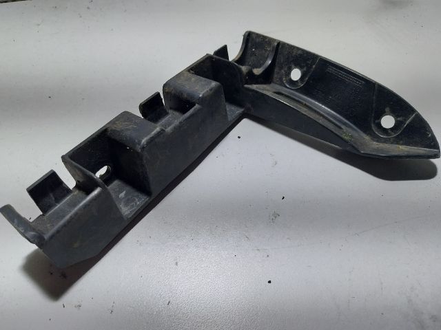 bontott AUDI TT Bal első Lökhárító Tartó (Műanyag)