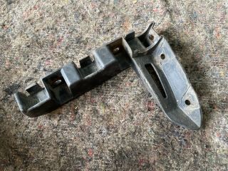 bontott AUDI TT Bal első Lökhárító Tartó (Műanyag)