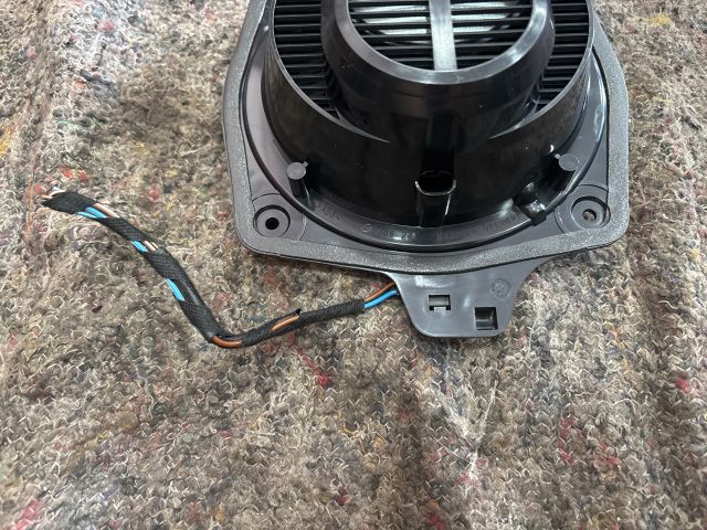 bontott AUDI TT Bal hátsó Hangszóró