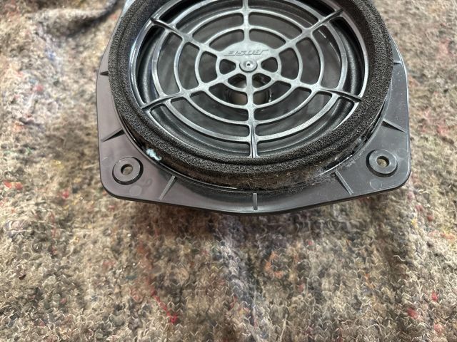 bontott AUDI TT Bal hátsó Hangszóró