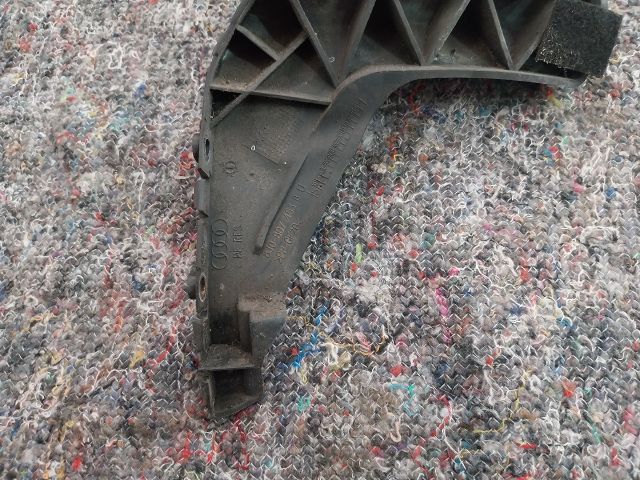 bontott AUDI TT Bal hátsó Oldal Lökhárító Tartó (Műanyag)