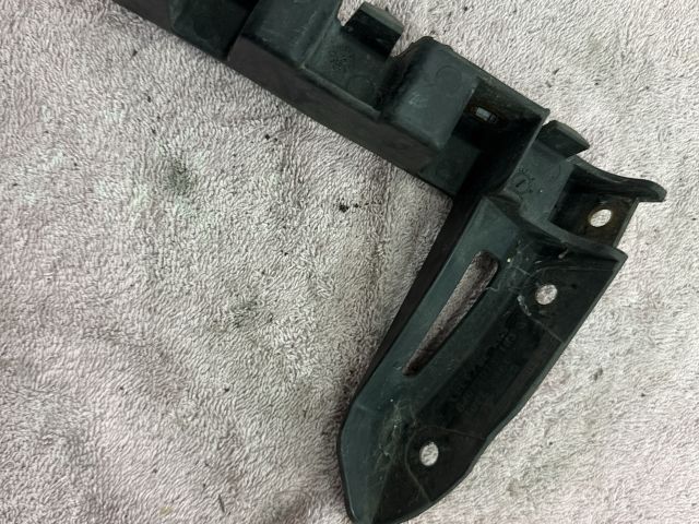 bontott AUDI TT Bal Sárvédő Oldaltartó